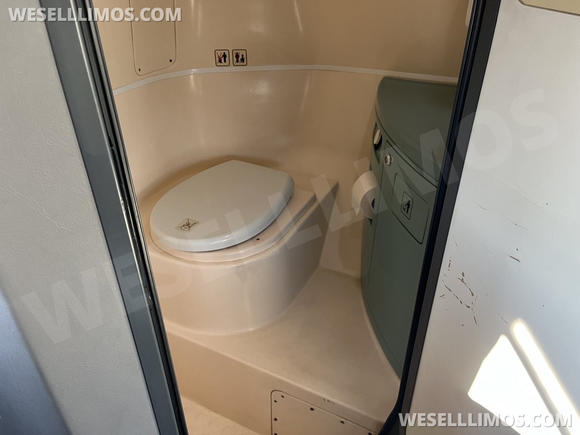 Motorcoach for Sale in Pasadena, MD - Photo 7