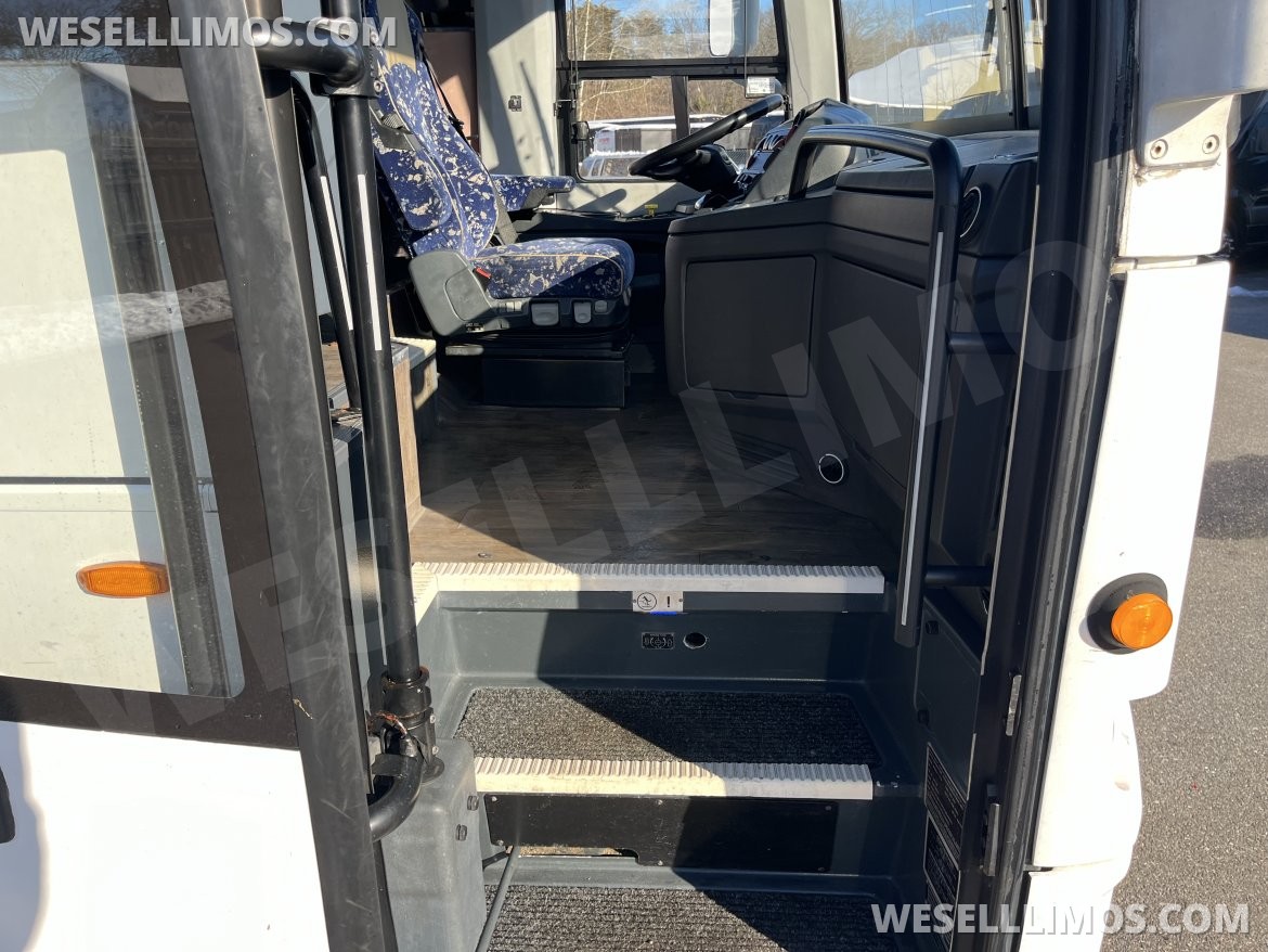 Motorcoach for Sale in Pasadena, MD - Photo 9