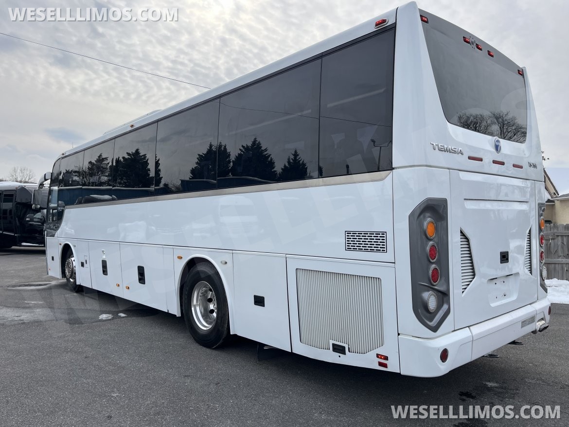Motorcoach for Sale in Pasadena, MD - Photo 4