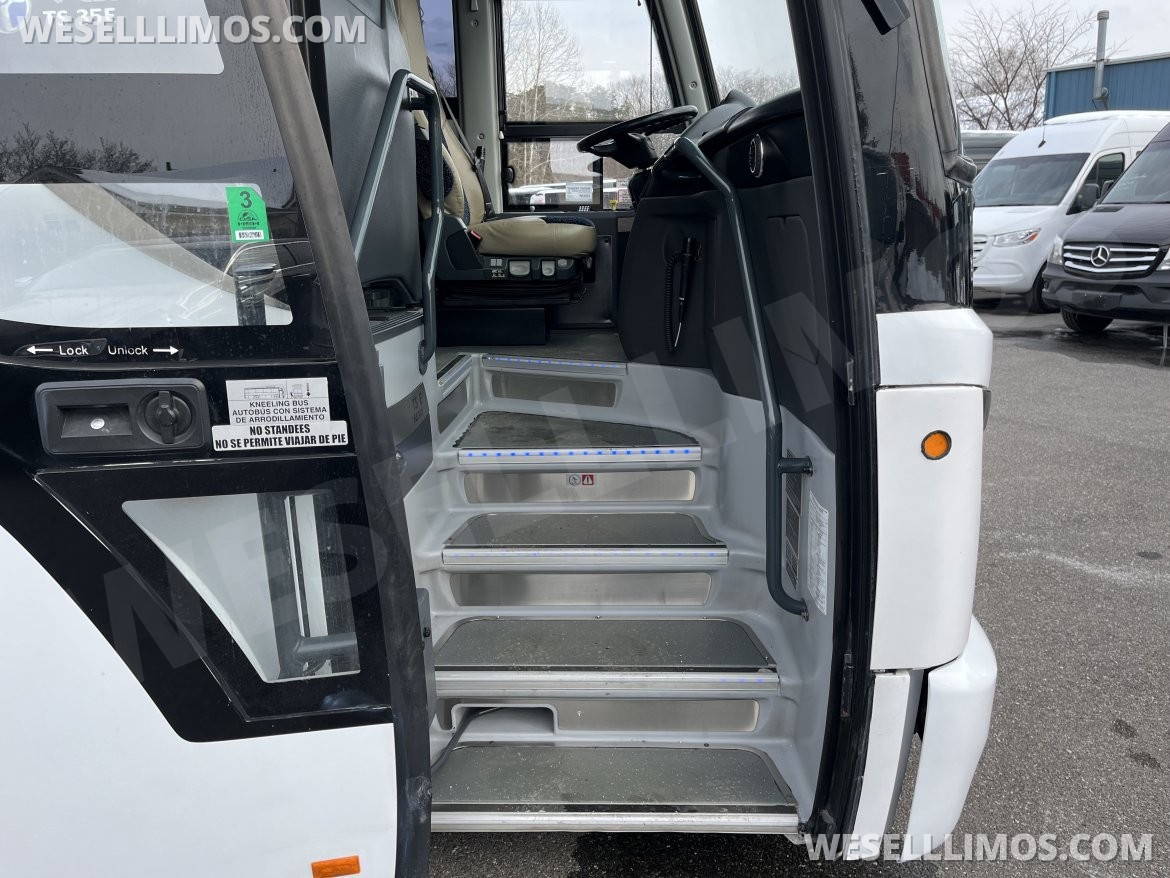 Motorcoach for Sale in Pasadena, MD - Photo 6