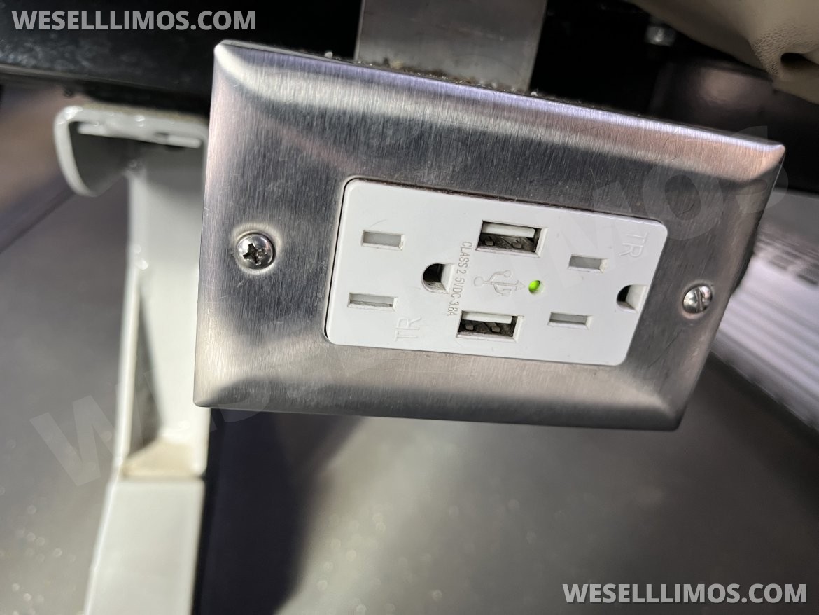 Motorcoach for Sale in Pasadena, MD - Photo 8