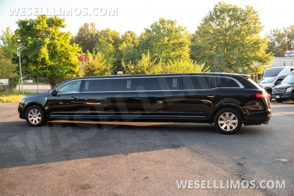 2018 Lincoln MKT Limousine for Sale in Upper Marlboro, MD - Main Photo