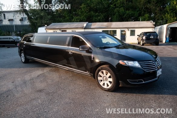 2018 Lincoln MKT Limousine for Sale in Upper Marlboro, MD - Photo 3