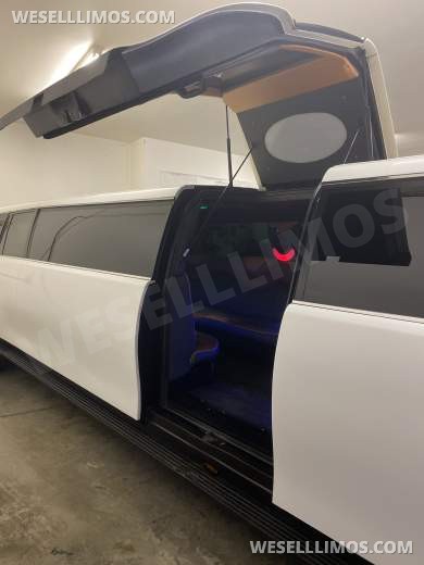 2011 Infiniti QX 56 240' Limousine - Limousine for Sale in Westport, MA - Photo 9