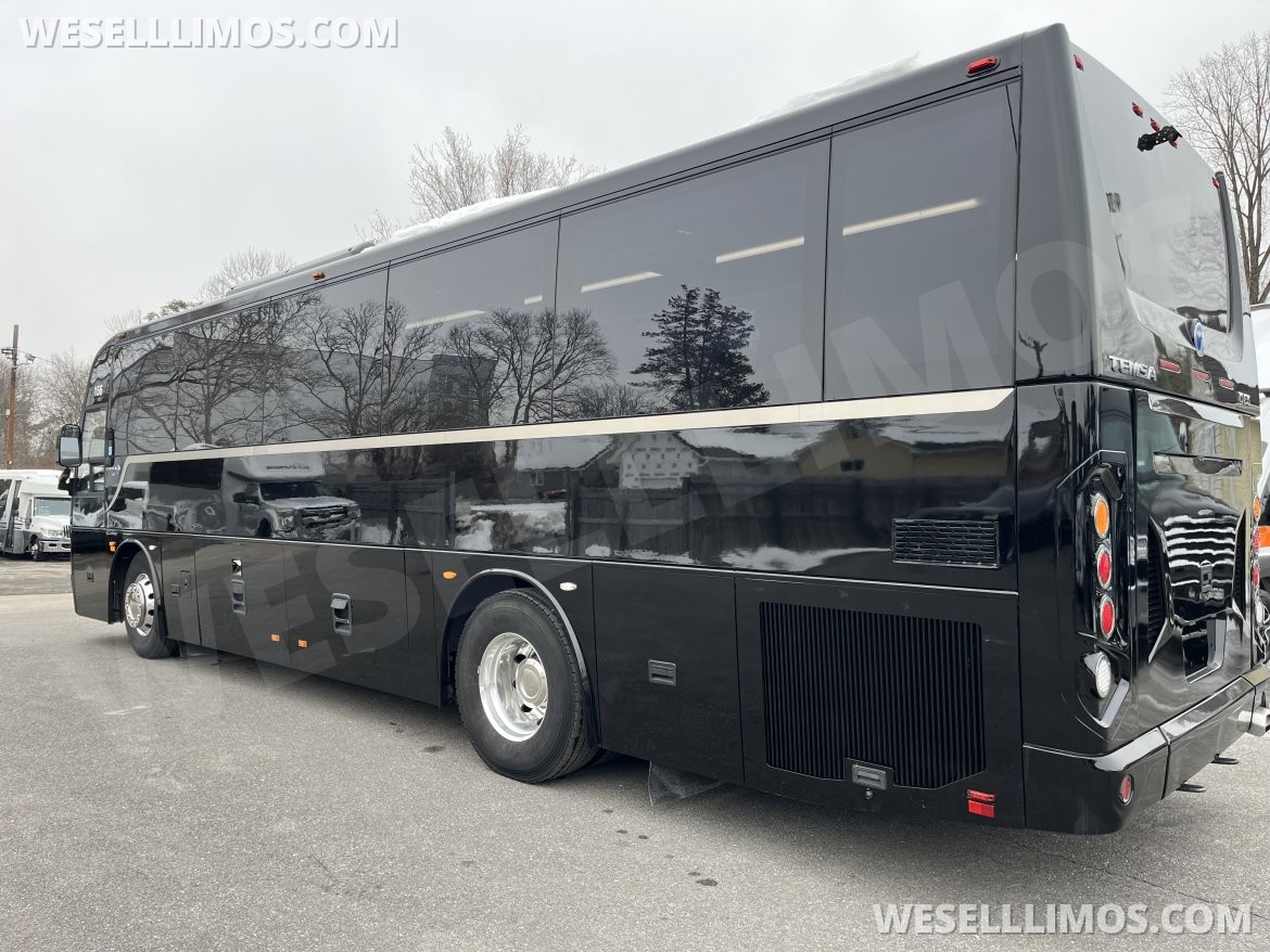 Motorcoach for Sale in Pasadena, MD - Photo 4