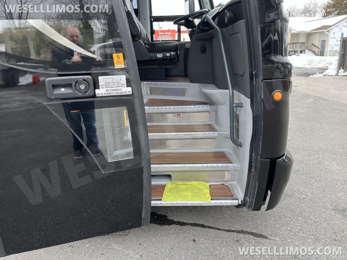 Motorcoach for Sale in Pasadena, MD - Photo 7