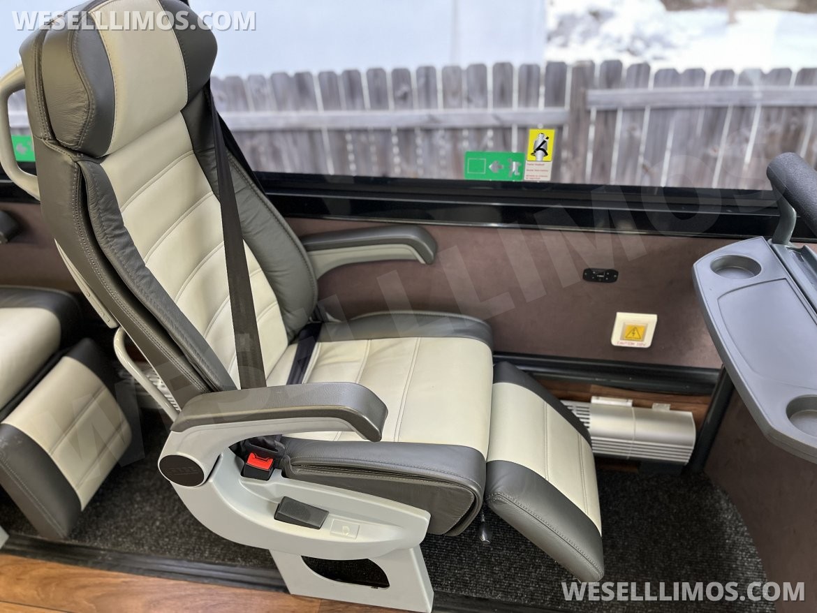 Motorcoach for Sale in Pasadena, MD - Photo 8