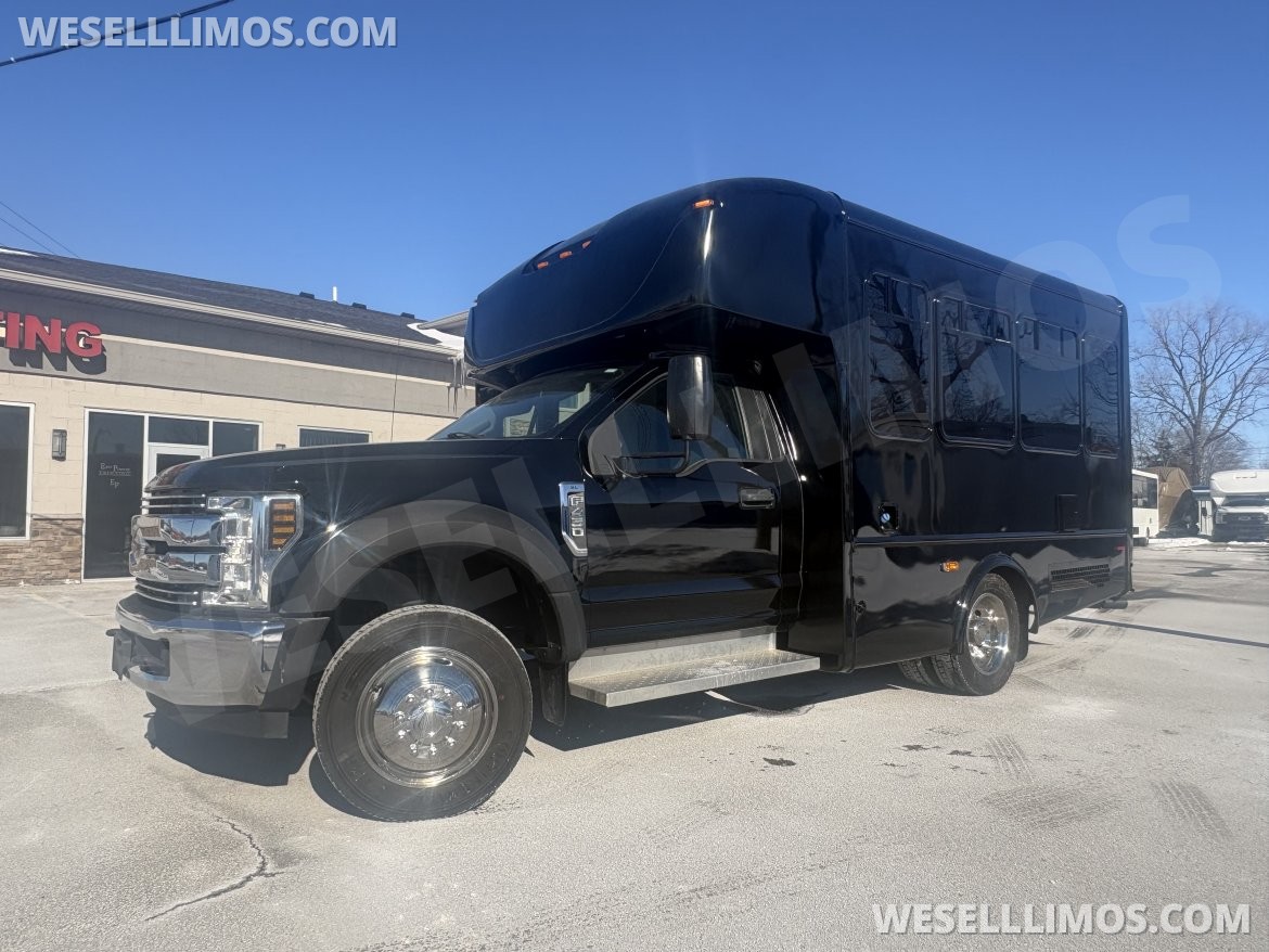Limo Bus for Sale in FRASER, MI - Photo 2