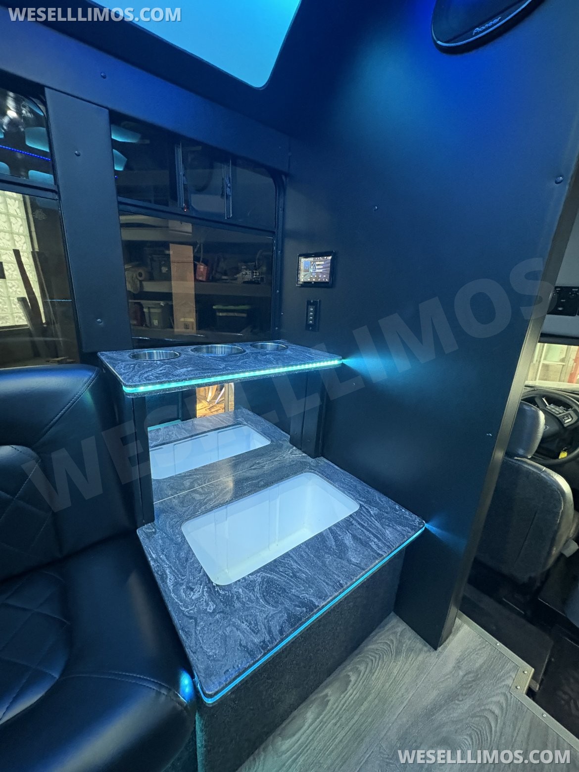 Limo Bus for Sale in FRASER, MI - Photo 5