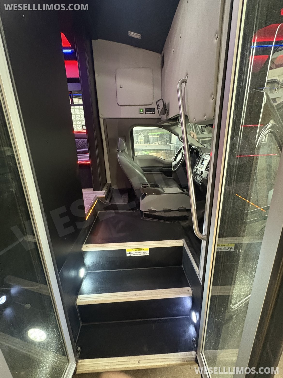 Limo Bus for Sale in FRASER, MI - Photo 10