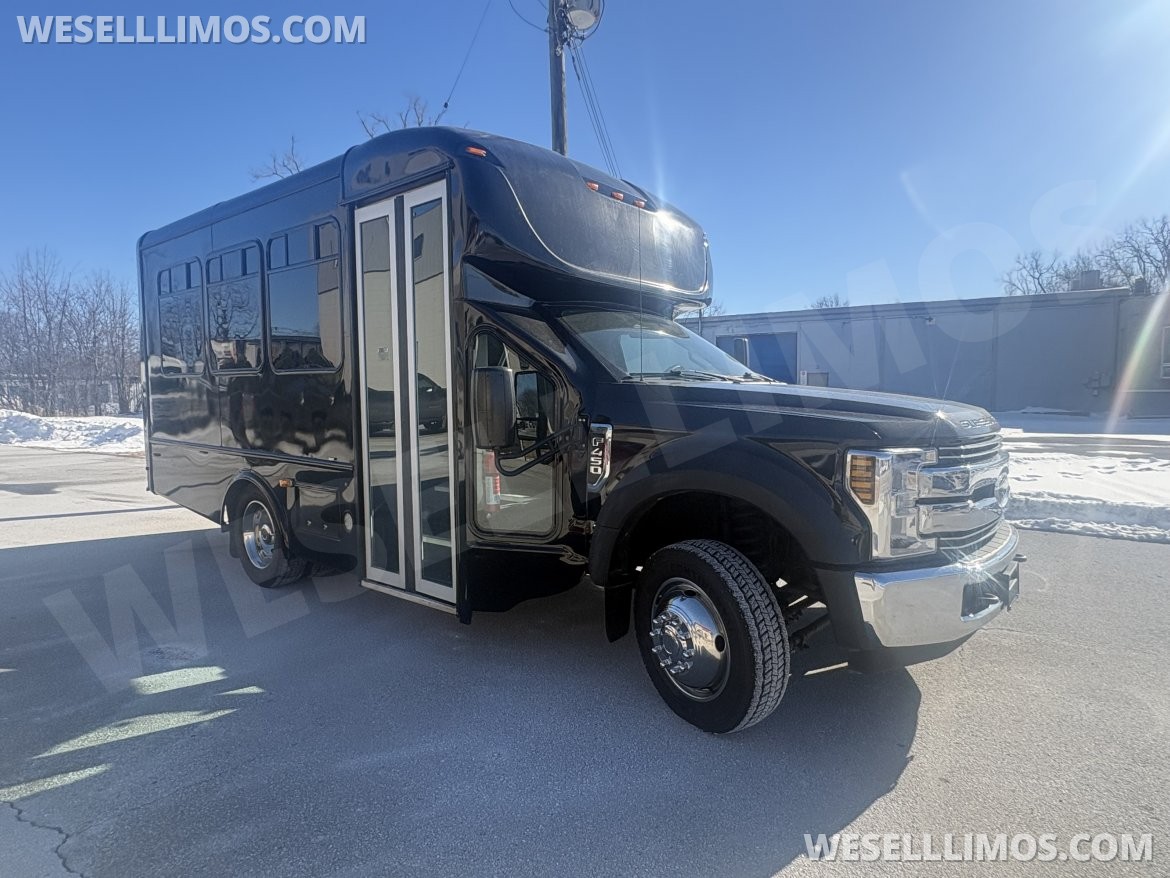 Limo Bus for Sale in FRASER, MI - Photo 14