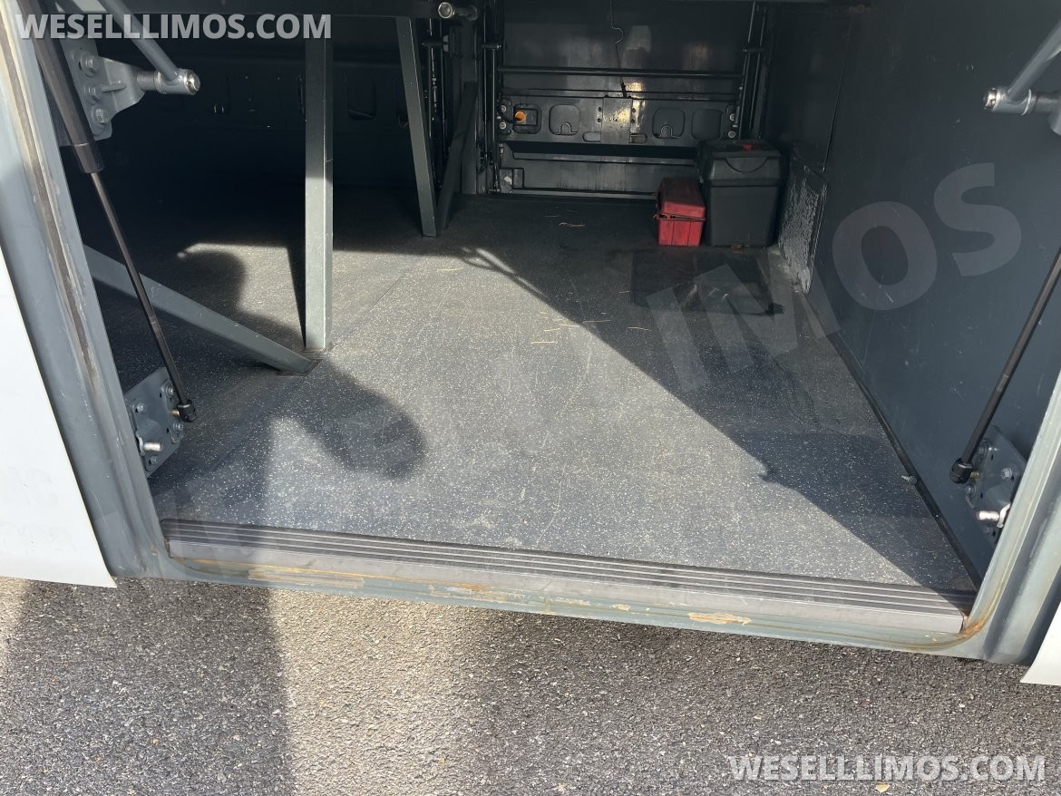 Motorcoach for Sale in Pasadena, MD - Photo 8