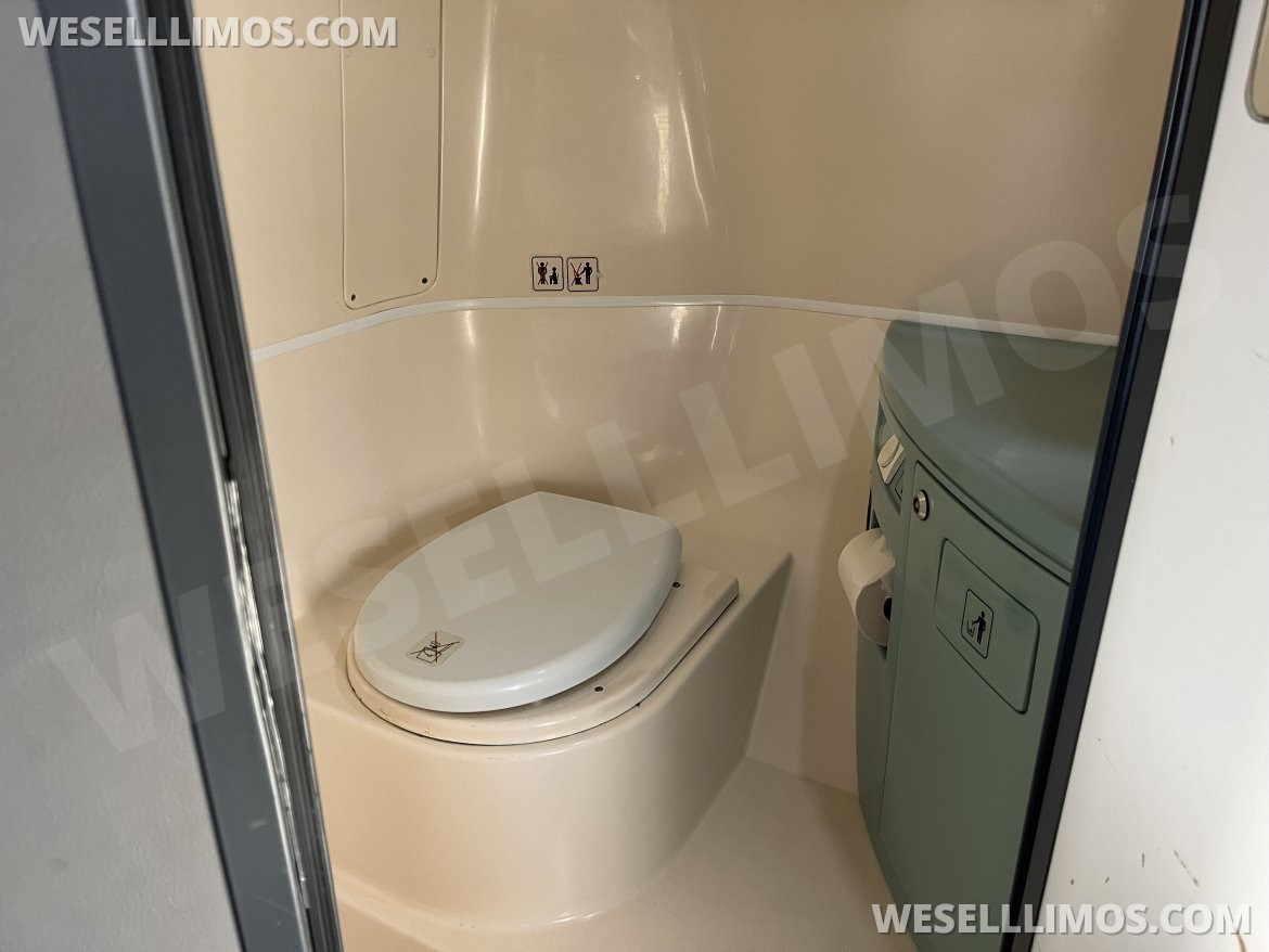 Motorcoach for Sale in Pasadena, MD - Photo 9