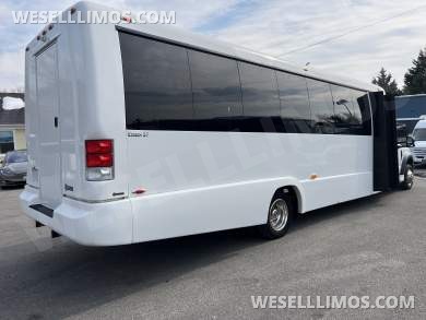 2017 Executive Coach Builders Ford F550 Gas Limo Bus - Limo Bus for Sale in Pasadena, MD - Photo 4