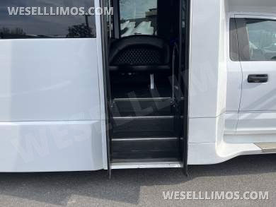 2017 Executive Coach Builders Ford F550 Gas Limo Bus - Limo Bus for Sale in Pasadena, MD - Photo 6