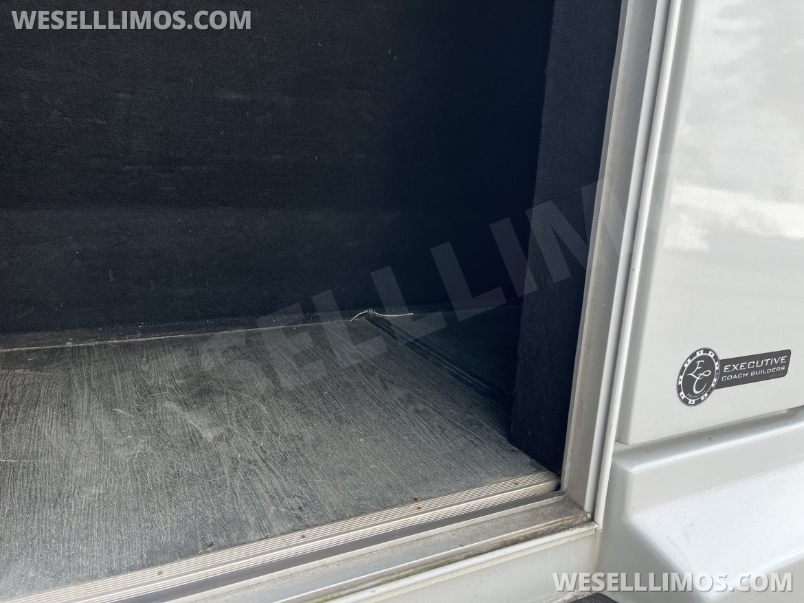 Limo Bus for Sale in Pasadena, MD - Photo 7