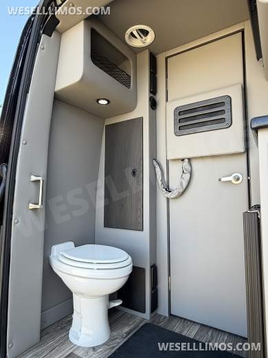 2024 Midwest Automotive Designs Mercedes-Benz Daycruiser D6 Standard 4x4 Sprinter - Sprinter for Sale in Baton Rouge, LA - Photo 17