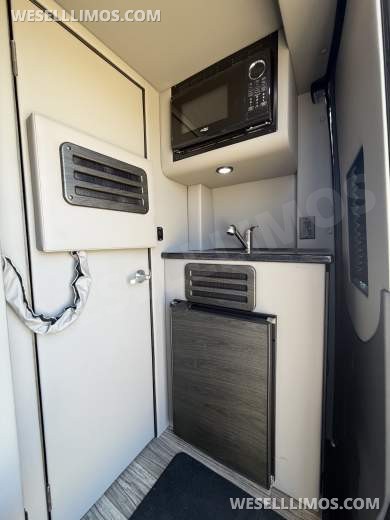 2024 Midwest Automotive Designs Mercedes-Benz Daycruiser D6 Standard 4x4 Sprinter - Sprinter for Sale in Baton Rouge, LA - Photo 18