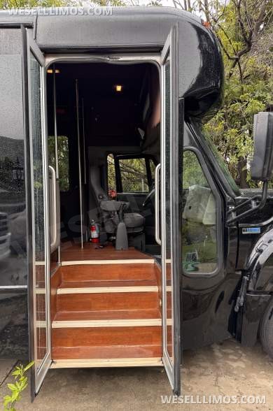 2014 My factory International Executive Shuttle Bus - Shuttle Bus for Sale in Los Angeles, CA - Photo 17