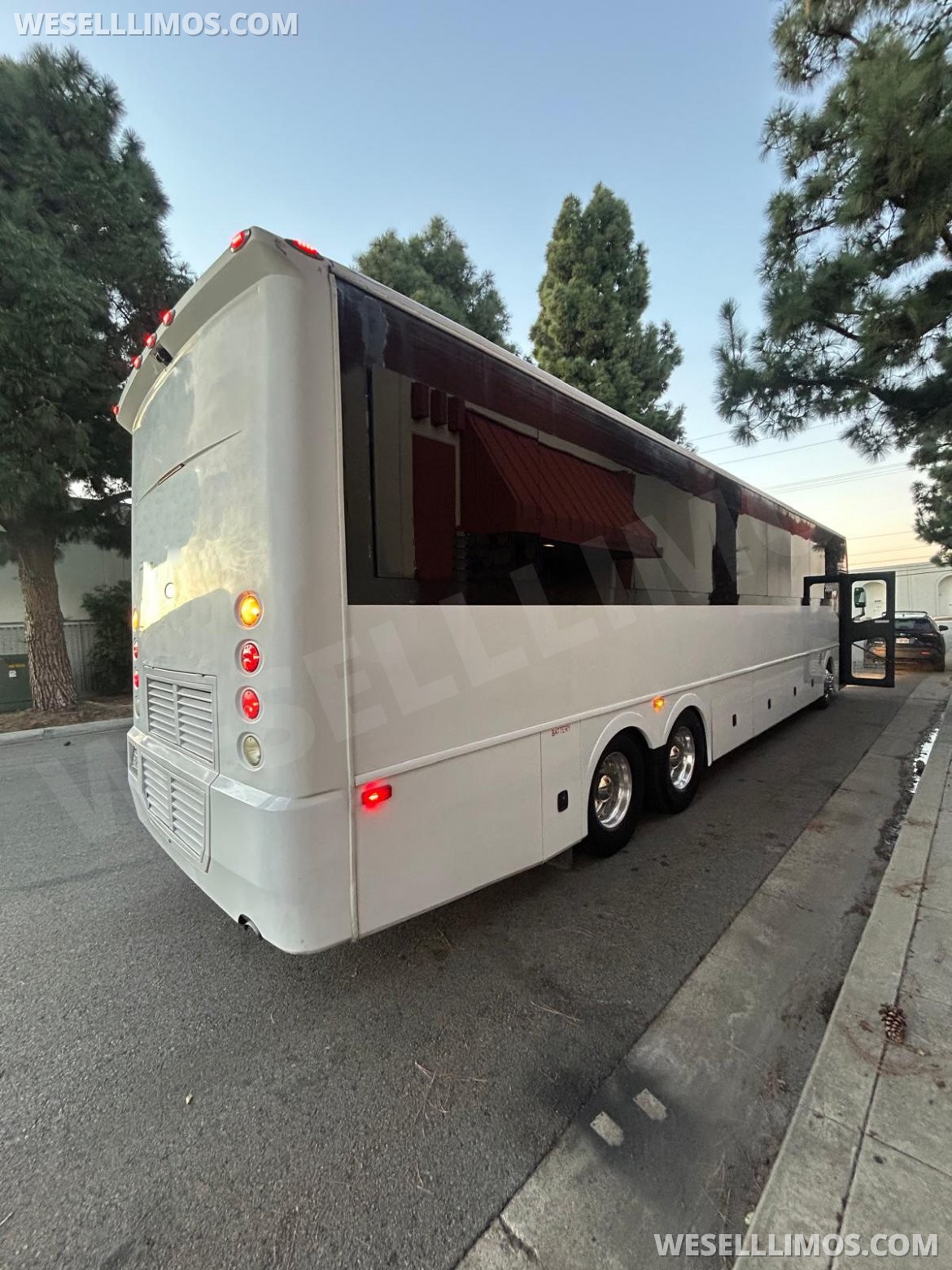 Motorcoach for Sale in Anaheim, CA - Photo 17