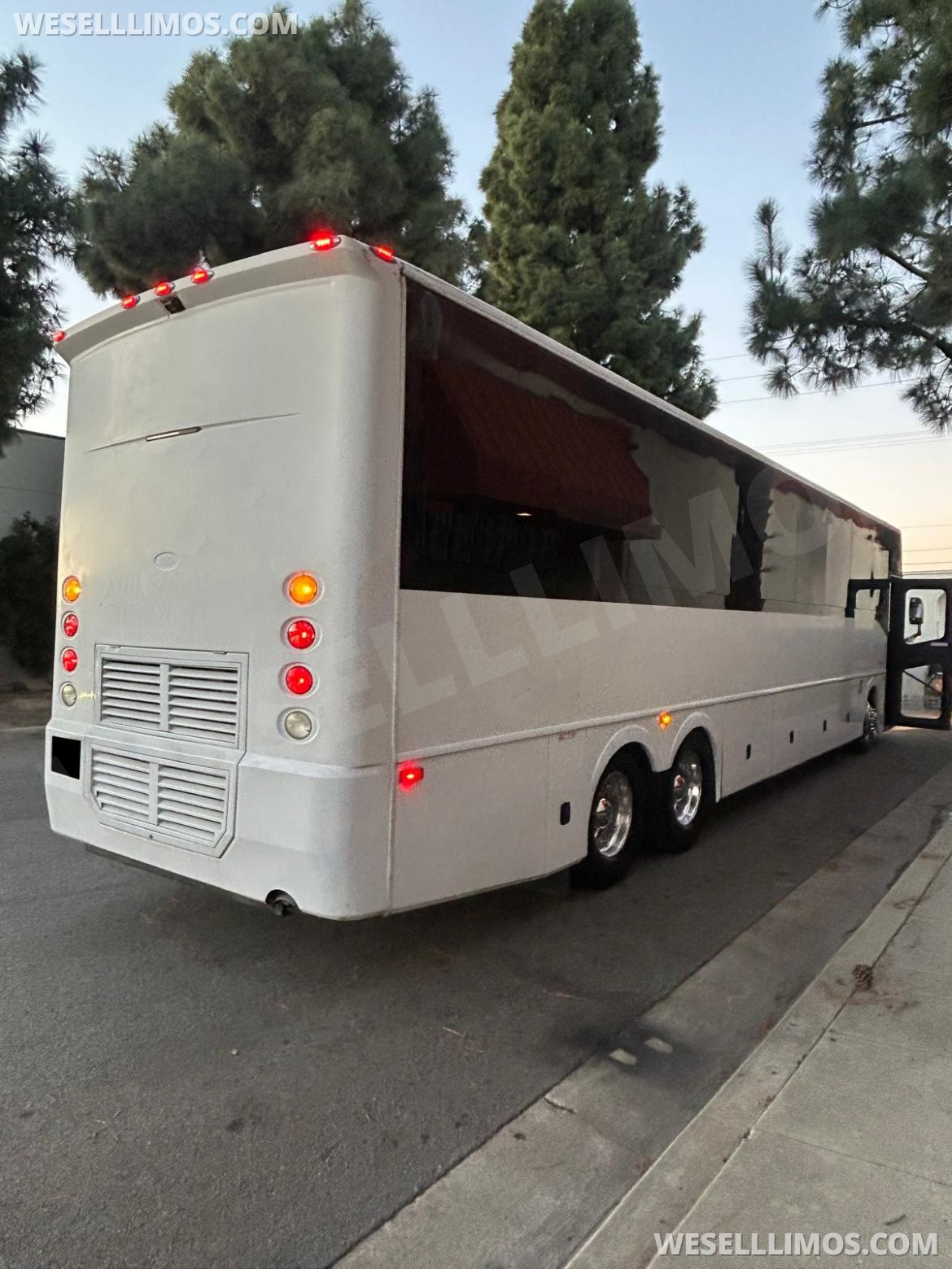 Motorcoach for Sale in Anaheim, CA - Photo 20