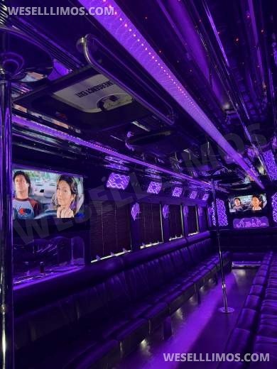 2015 CT Coachworks Freightliner XCR Chassis 45' Limo Bus Motorcoach - Motorcoach for Sale in Anaheim, CA - Photo 4