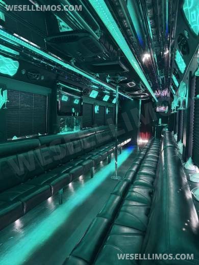 2015 CT Coachworks Freightliner XCR Chassis 45' Limo Bus Motorcoach - Motorcoach for Sale in Anaheim, CA - Photo 8