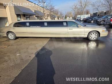 2011 Lincoln Town Car Limousine for Sale in Warren, MI