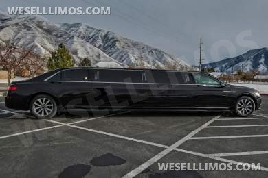 2017 Executive Coach Builders Lincoln Continental Limousine - Limousine for Sale in Mapleton, UT - Photo 12