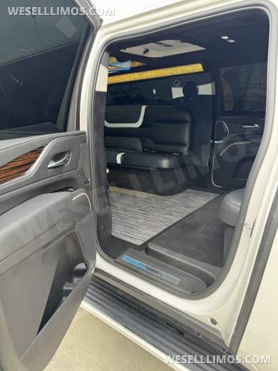 2023 LimosbyMoonlight  Cadillac Escalade SUV Stretch - SUV Stretch for Sale in Sun valley, CA - Photo 21