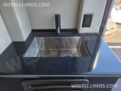 2026 Mercedes-Benz Discovery Adventure 8-Passenger Luxury Sprinter - Sprinter for Sale in Troy, OH - Photo 17