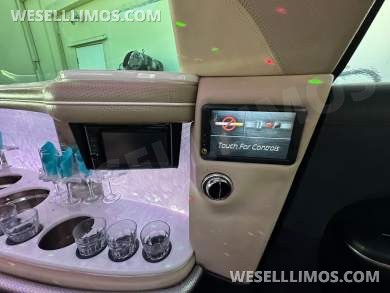 2015 Pinnacle Limousine Chrysler 300 Limousine - Limousine for Sale in CARSON, CA - Photo 9
