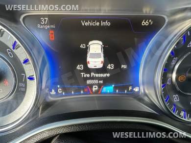 2015 Pinnacle Limousine Chrysler 300 Limousine - Limousine for Sale in CARSON, CA - Photo 14