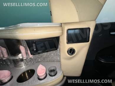 2015 Pinnacle Limousine Chrysler 300 Limousine - Limousine for Sale in CARSON, CA - Photo 10
