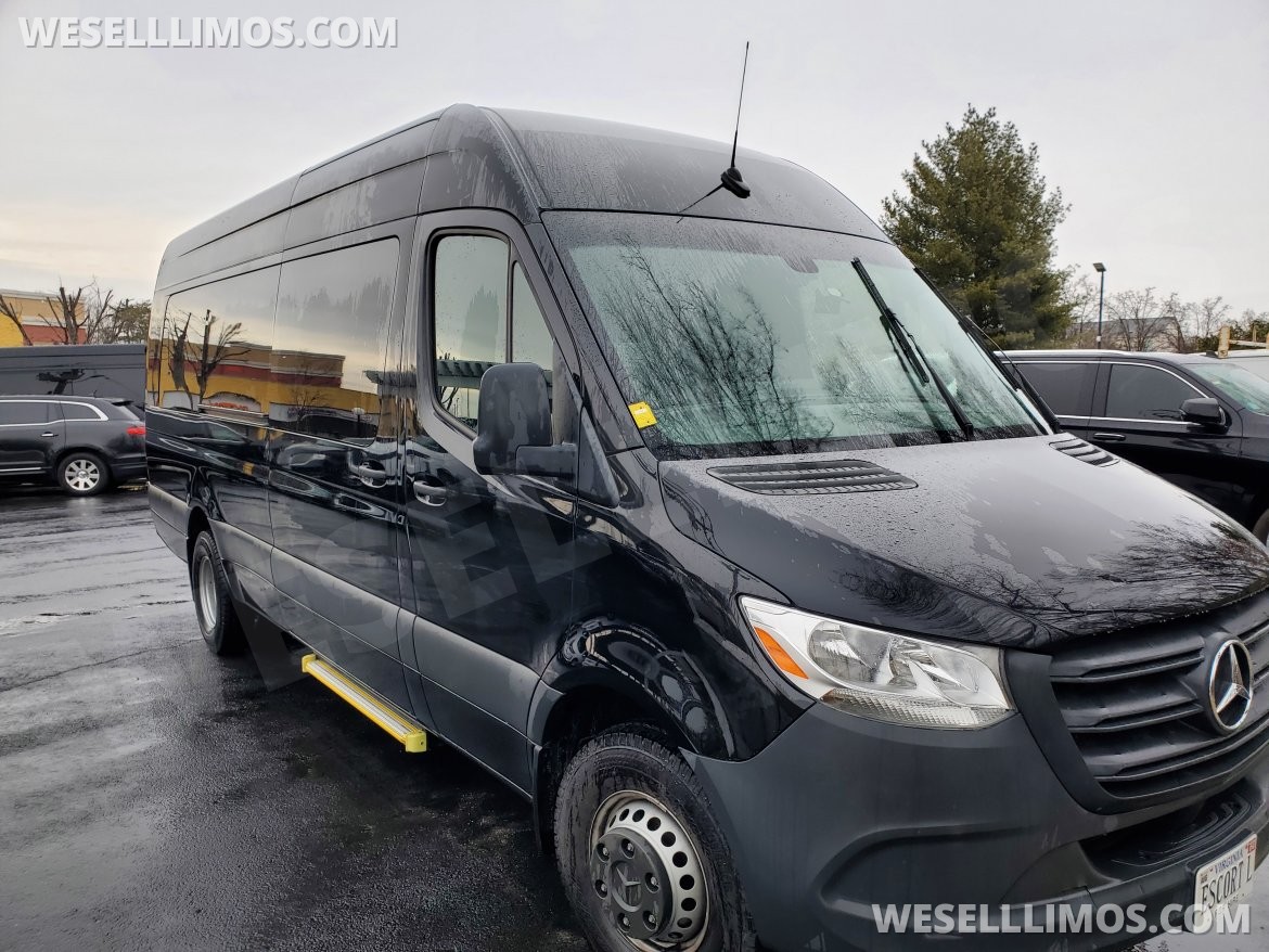 Limo Bus for Sale in Sterling, VA - Photo 8