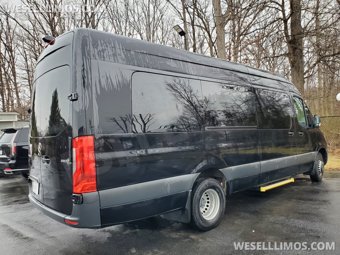 Limo Bus for Sale in Sterling, VA - Photo 9