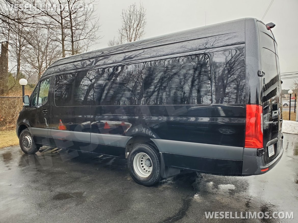 Limo Bus for Sale in Sterling, VA - Photo 10