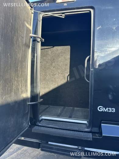 2016 Grech Ford F550 Shuttle Bus - Shuttle Bus for Sale in Anaheim, CA - Photo 9