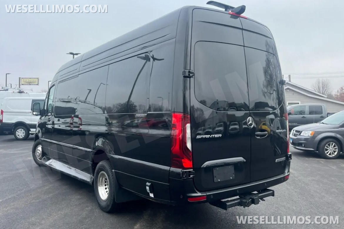 Executive Shuttle for Sale in Loves Park, IL - Photo 5