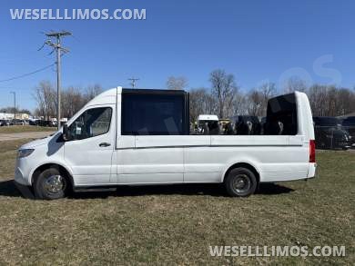 2026 TWR Specialty Vehicles Mercedes-Benz 4500 XD Panoramic Sprinter - Sprinter for Sale in Elkhart, IN - Photo 13