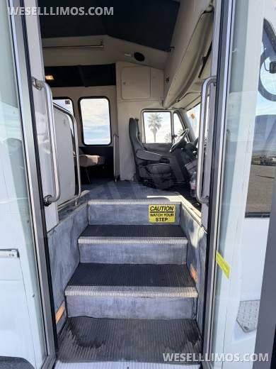 2009 StarCraft  International 3000 Shuttle Bus - Shuttle Bus for Sale in Pahrump, NV - Photo 13