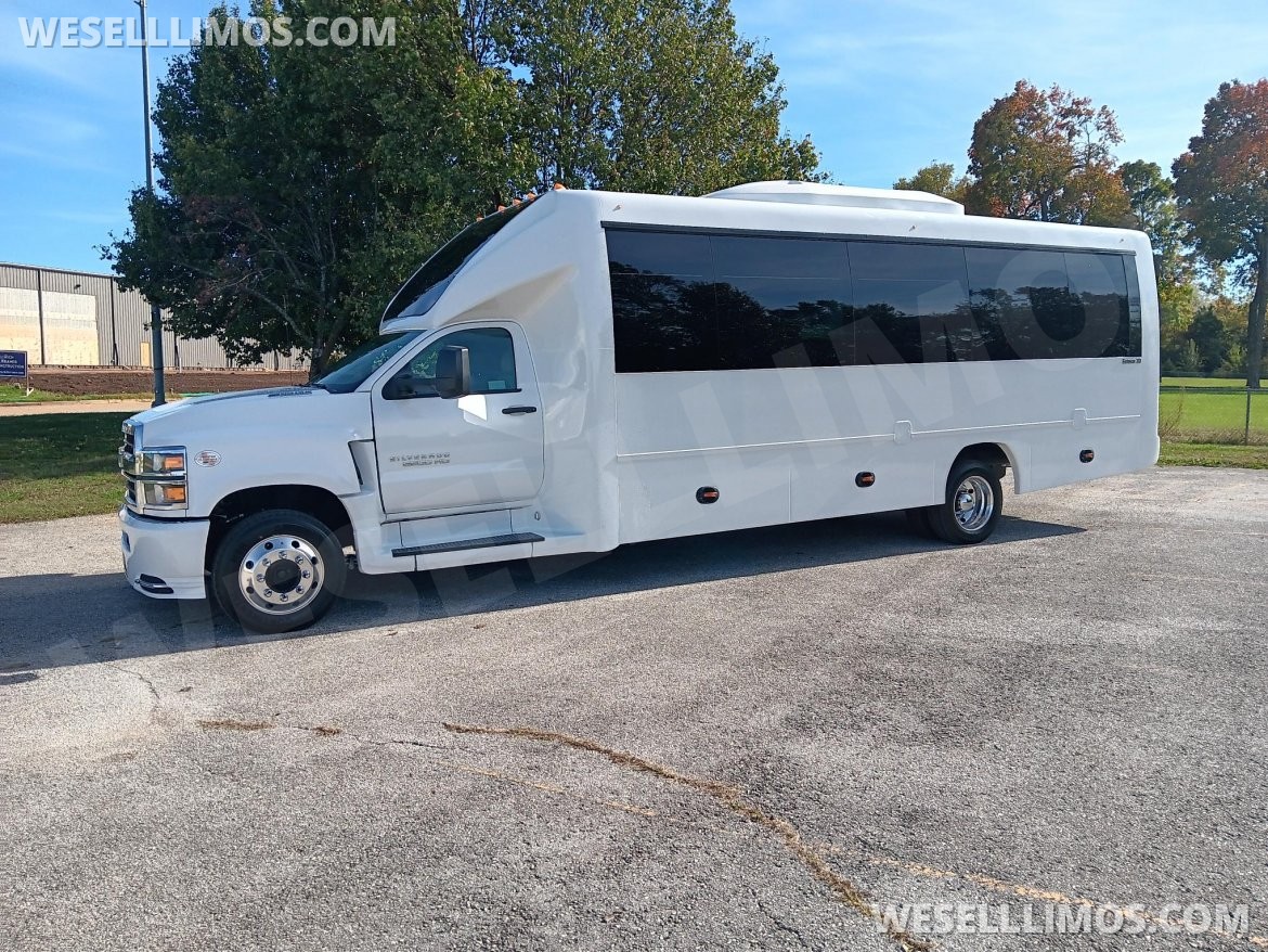 Limo Bus for Sale in Springfield, MO - Photo 5