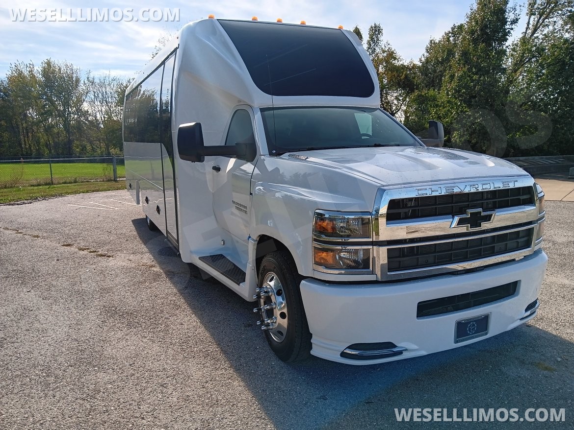 Limo Bus for Sale in Springfield, MO - Photo 9