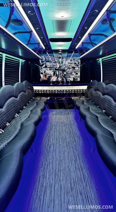 2023 Chevy 5500 Silverado Limo Bus - Limo Bus for Sale in Springfield, MO - Photo 12
