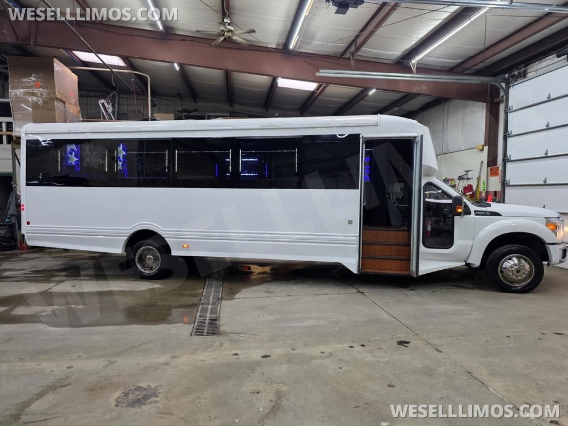 Limo Bus for Sale in Erie, PA - Photo 15