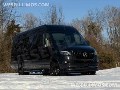 New 2022 4x4 V6 AMG Trim 15 Passenger Road Liner Limousine Auto Elite Mercedes-Benz Sprinter - Sprinter for Sale in Elkhart, IN - Photo 37