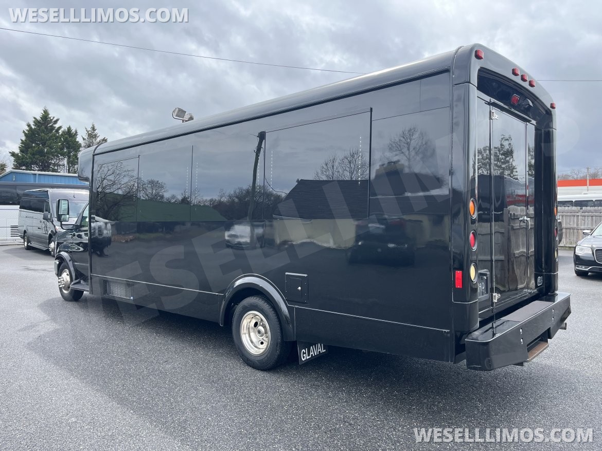Limo Bus for Sale in Pasadena, MD - Photo 4