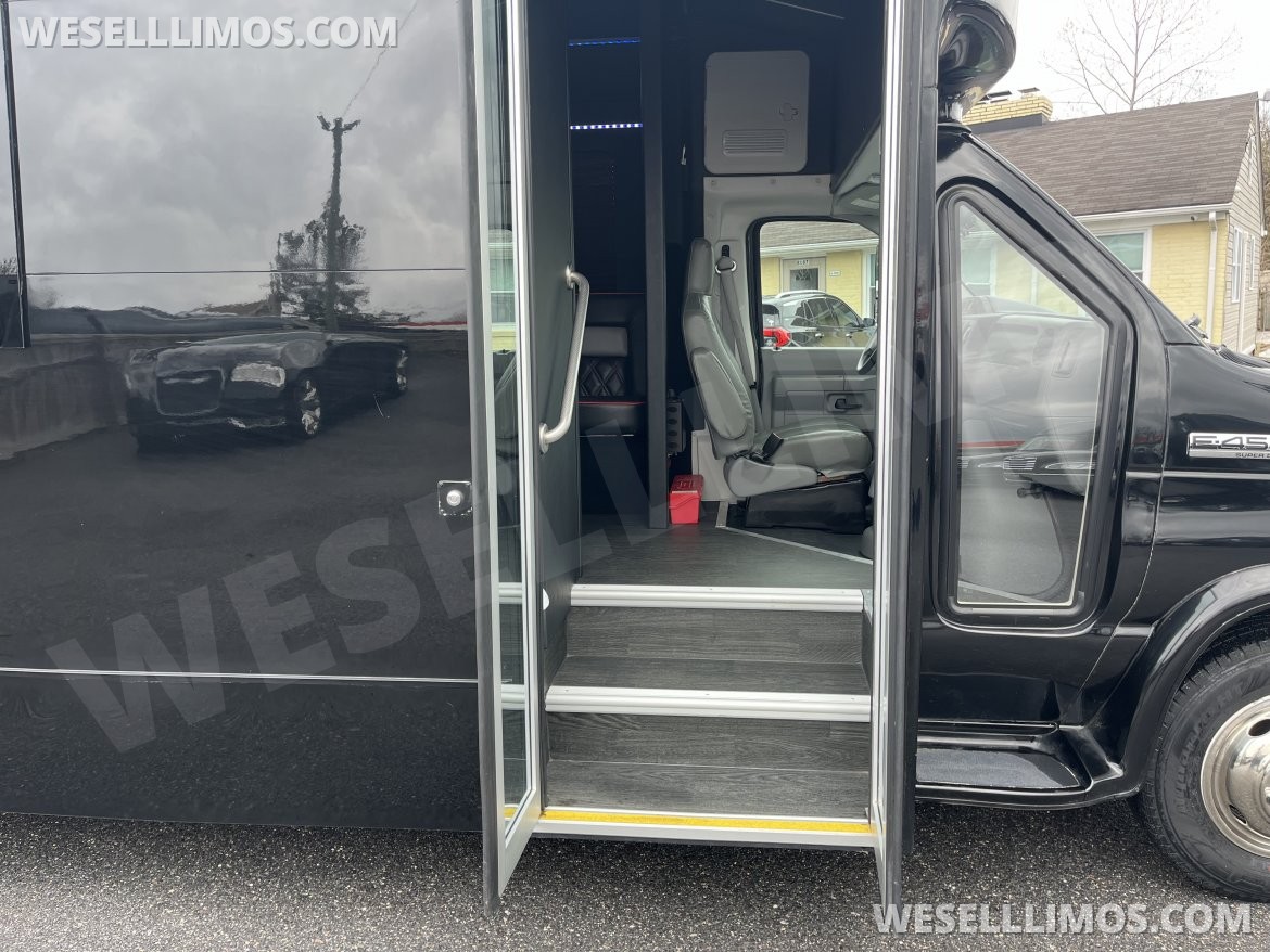 Limo Bus for Sale in Pasadena, MD - Photo 6