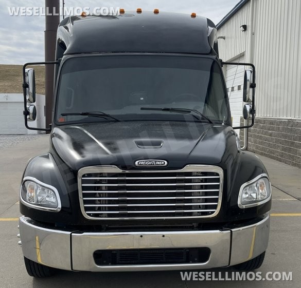 2009 Freightliner M2 Limo Bus for Sale in Lincoln, NE - Photo 2