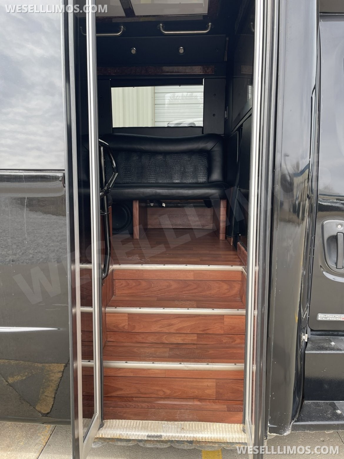 Limo Bus for Sale in Lincoln, NE - Photo 5